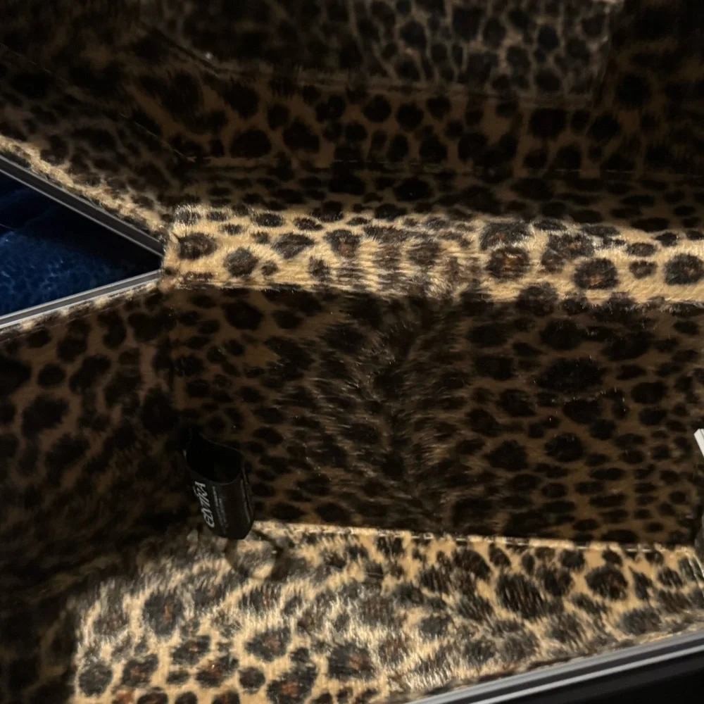 Elvira Black Makeup Case - Picture 4 of 8